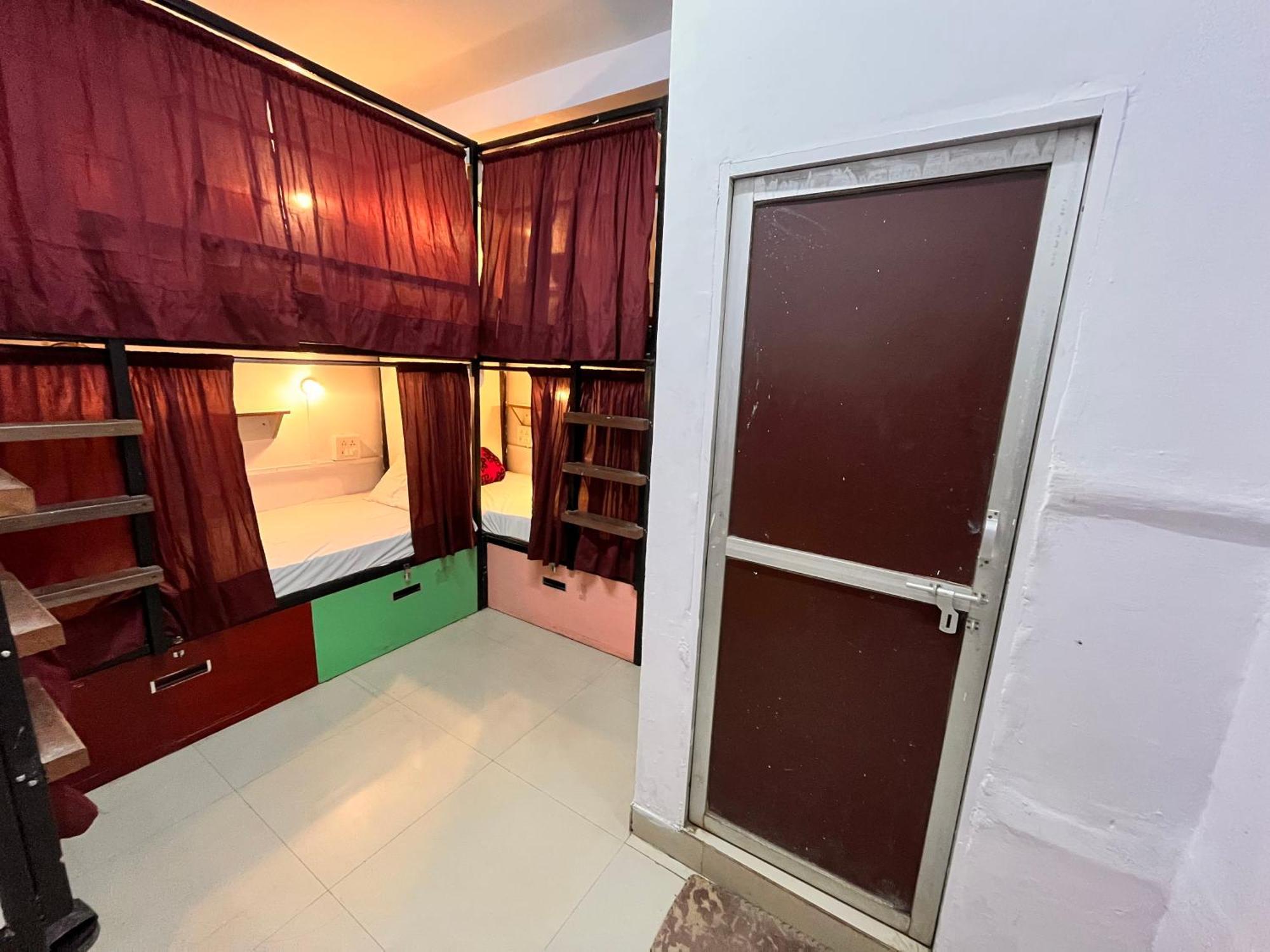 Madsquad Hostel Dorms & Rooms Varanasi Exterior foto