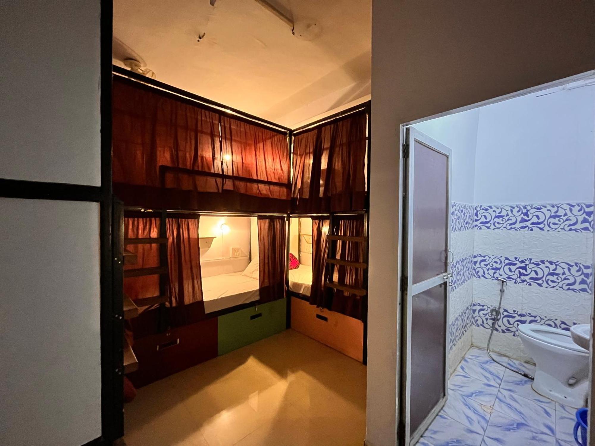 Madsquad Hostel Dorms & Rooms Varanasi Exterior foto