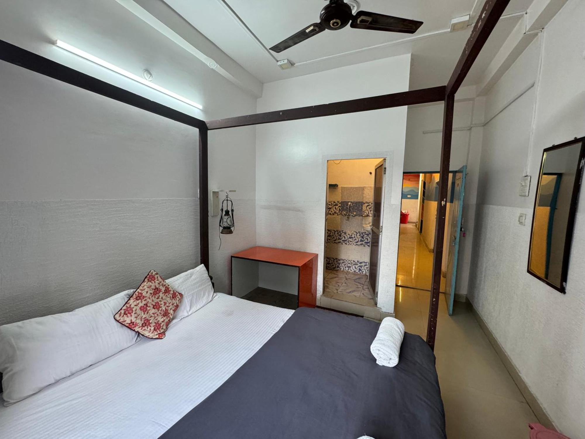 Madsquad Hostel Dorms & Rooms Varanasi Exterior foto