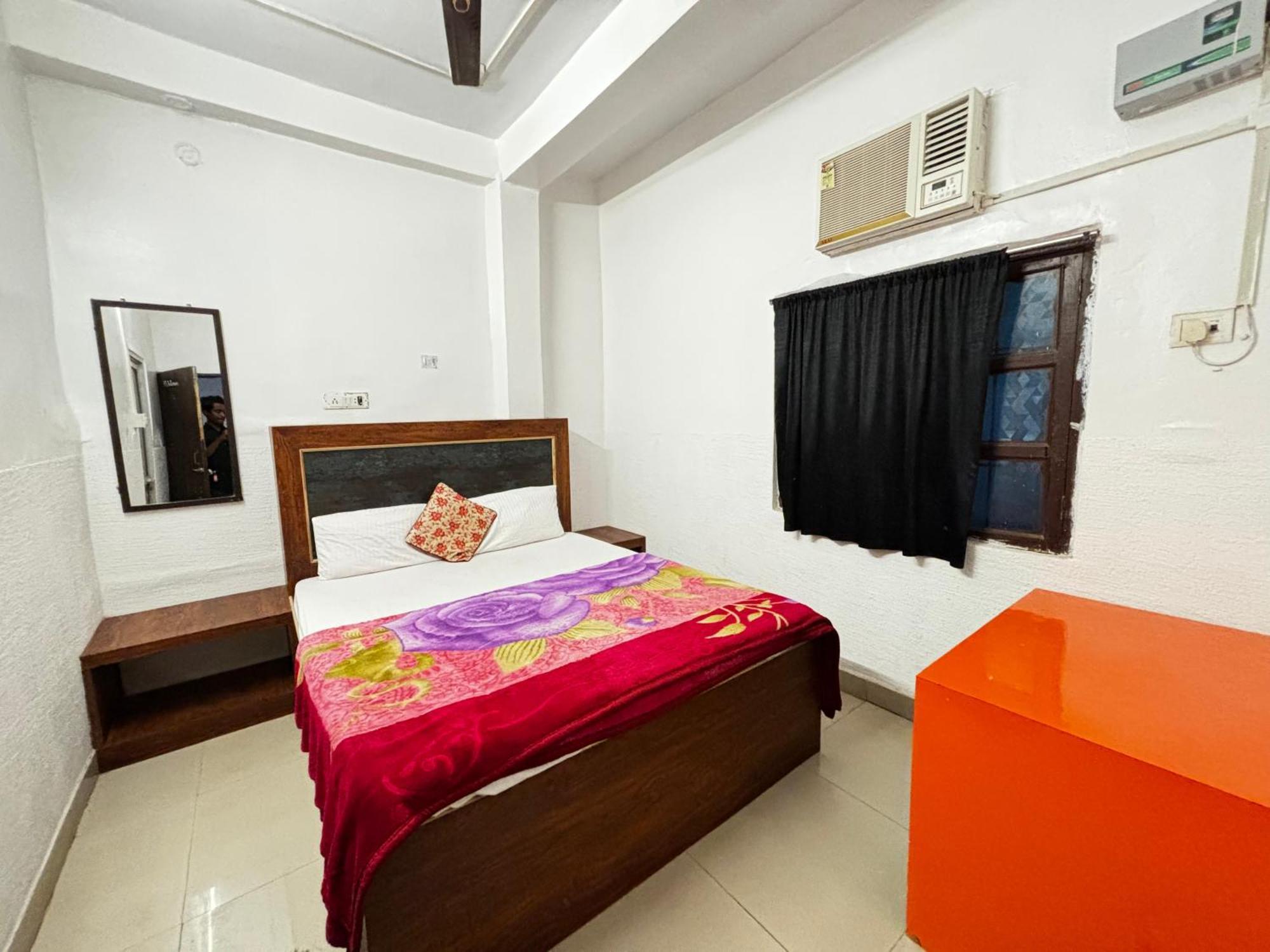 Madsquad Hostel Dorms & Rooms Varanasi Exterior foto
