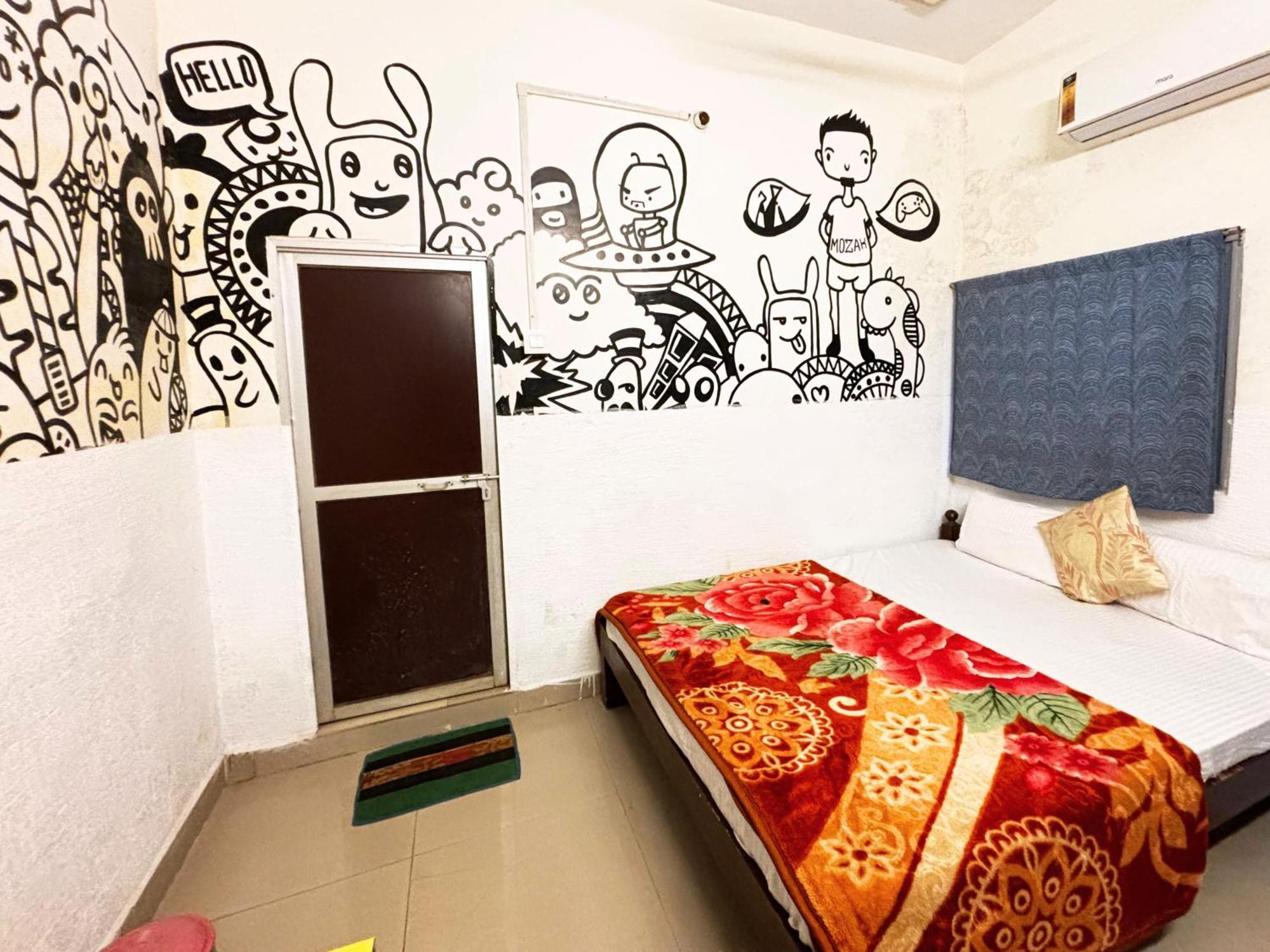Madsquad Hostel Dorms & Rooms Varanasi Exterior foto